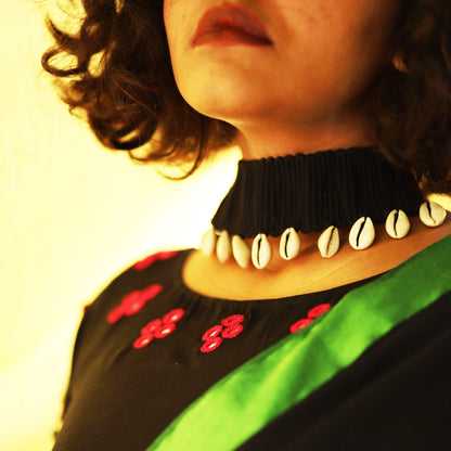 Black Shell Choker