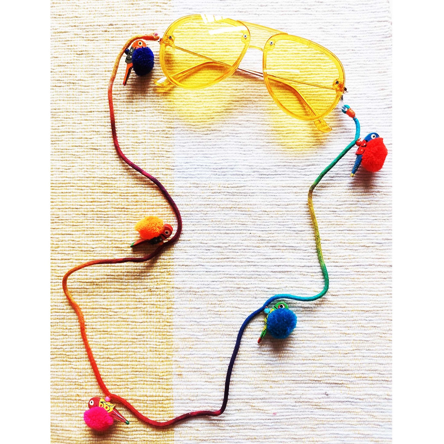 Tota spectacle string